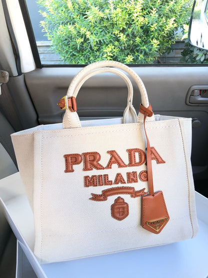 Prada Mode Hand Bags