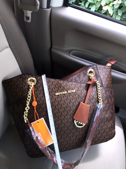 Jet Set Large Logo Shoulder Bag - Official Model