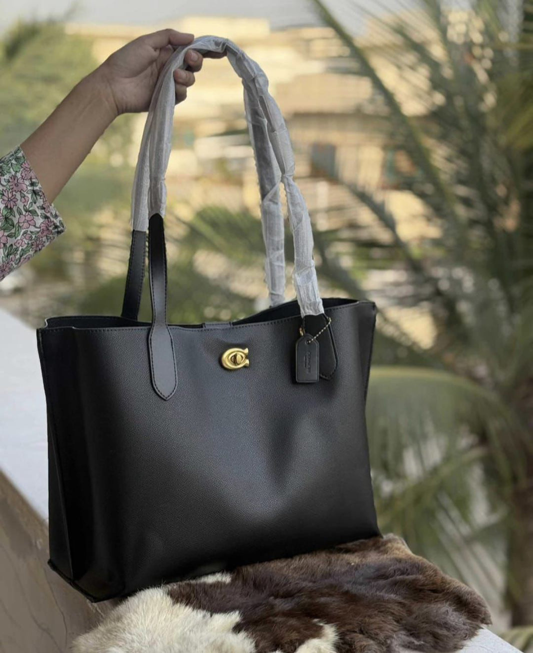 Coach Signature 28 Tote