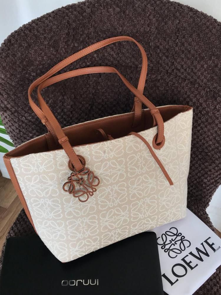 Loewe Totes